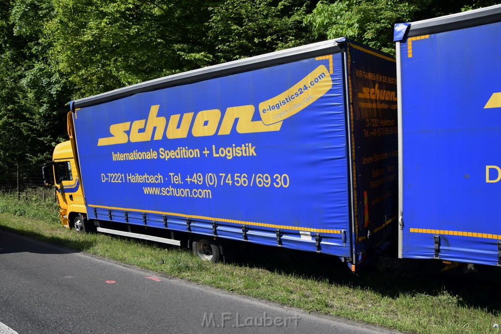 LKW in Boeschung A 3 Rich Frankfurt Hoehe Roesrath Lohmar P018.JPG - Miklos Laubert